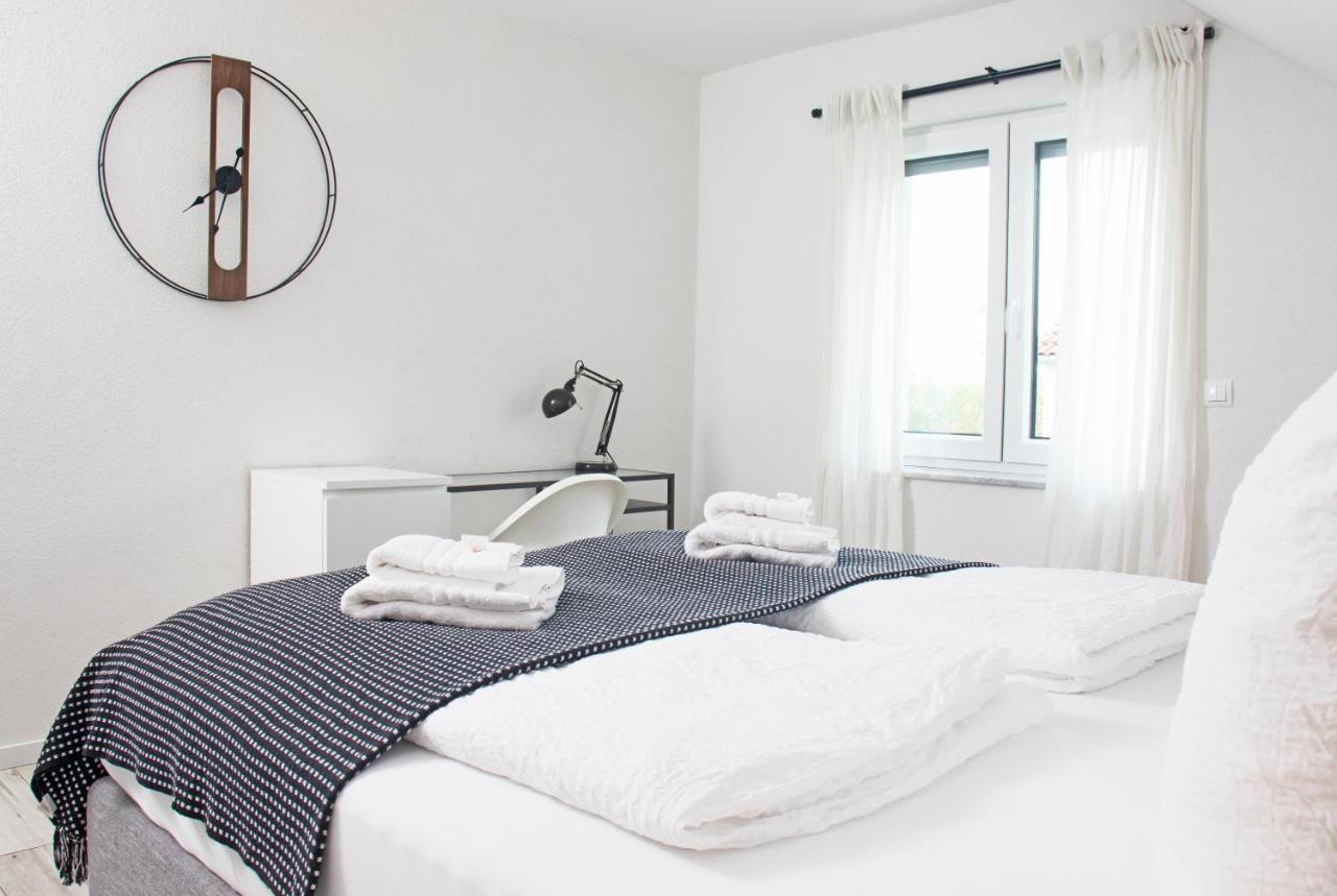 Blackncozy - Design Appartement Mit Boxspringbett Und Balkon Lorrach Exterior photo